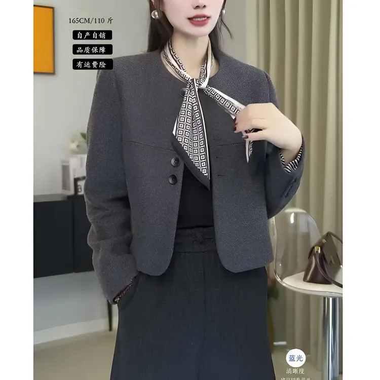 2025秋季小个子时尚圆领毛呢丝巾搭配时尚气质百搭短款外套女显瘦