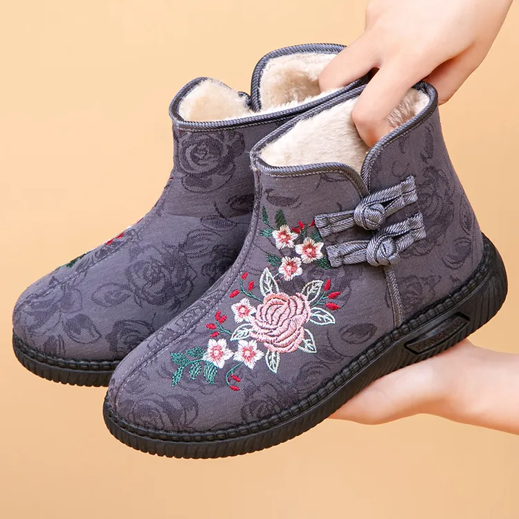 老北京布鞋女冬保暖加绒高帮民族风绣花靴防滑舒适中老年妈妈棉鞋