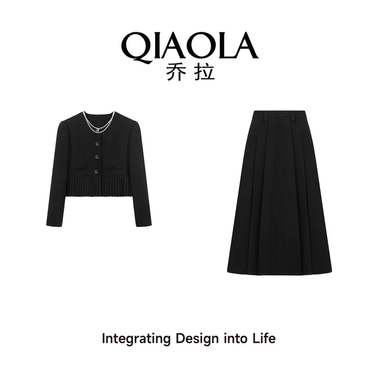QIAOLA/乔拉【耀黑女王】秋冬季小香风珍珠链工字褶A版时尚套装预售