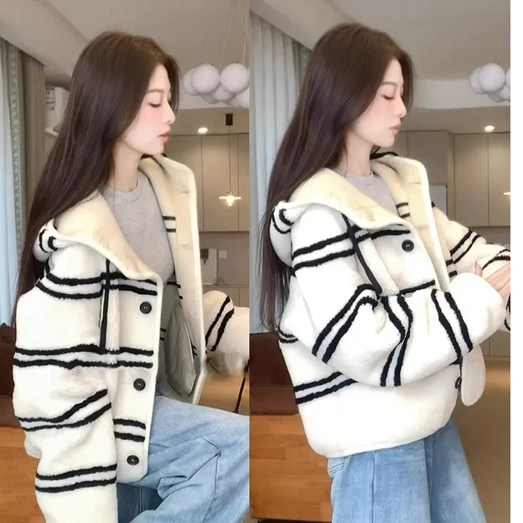 白色小香风外套女2025年秋冬新款加厚设计感条纹小众皮毛一体大衣