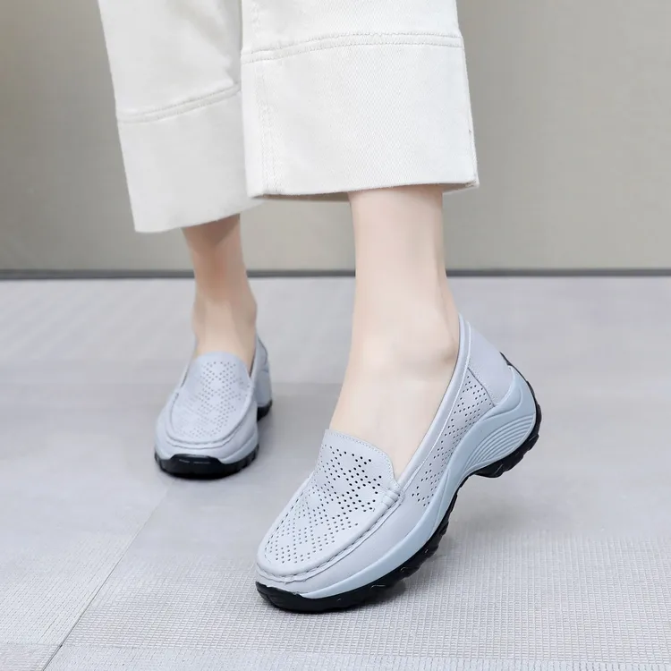 春夏季真皮软底镂空透气单鞋女厚底中老年小皮鞋休闲舒适妈妈鞋子