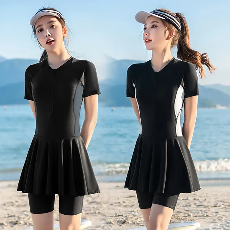 游泳衣女款2025新款游泳馆专用连体高级感运动大码保守遮肚泡温泉