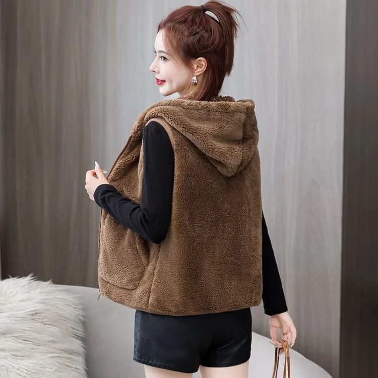 珊瑚绒马甲女短款2025秋冬新款摇粒绒加厚中老年坎肩妈妈百搭背心