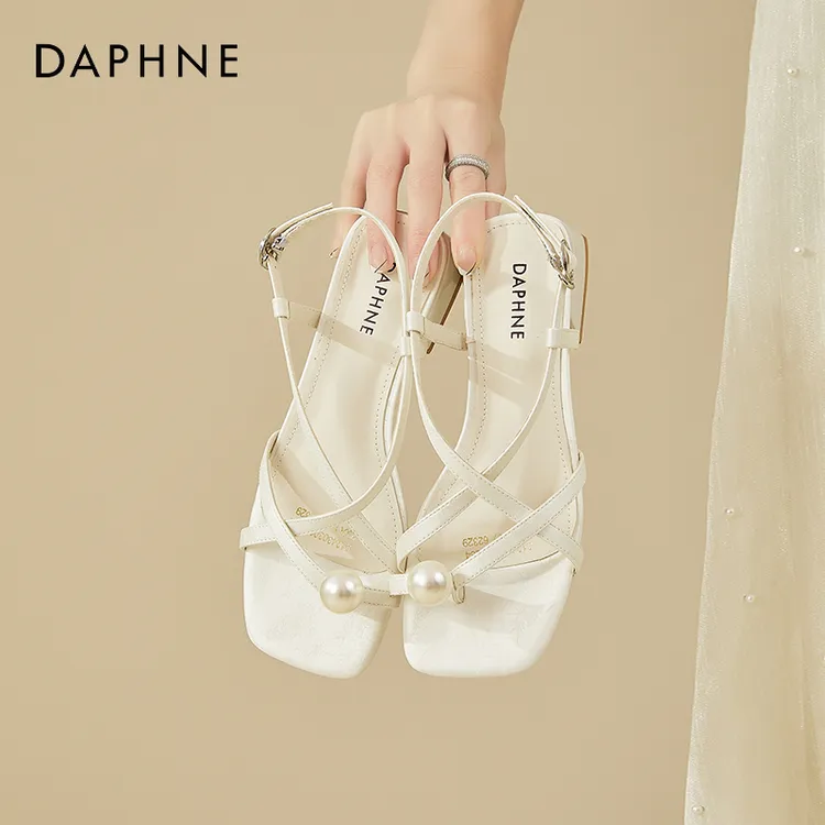 达芙妮法式珍珠凉鞋女学生配裙子温柔晚晚风百搭粗跟不累脚罗马鞋