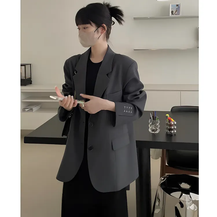 高级感黑色西装外套女款爆款2025新款设计感小众韩版宽松洋气西服
