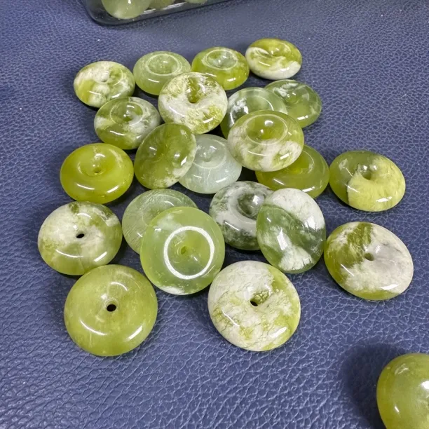 天然岫玉青提平安扣 多肉 翠绿 尺寸约24.5*8mm多样随机发