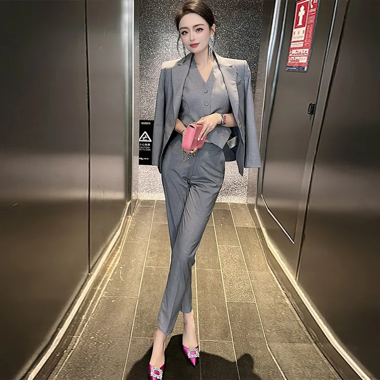 春秋季复古西服套装新款西服外套马甲小脚裤三件套显瘦韩版小西装