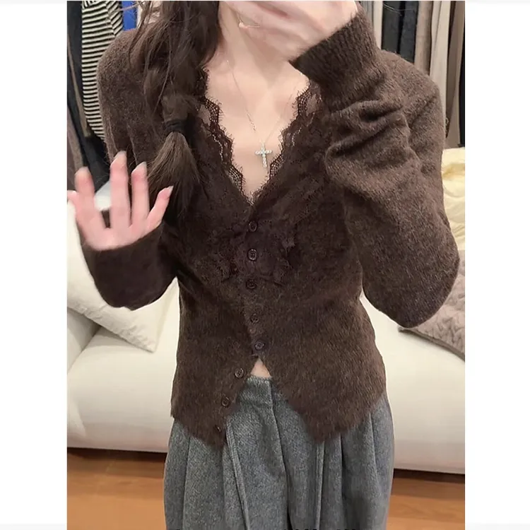 v领蕾丝花边拼接毛衣打底衫女秋冬温柔风高级感内搭针织开衫上衣