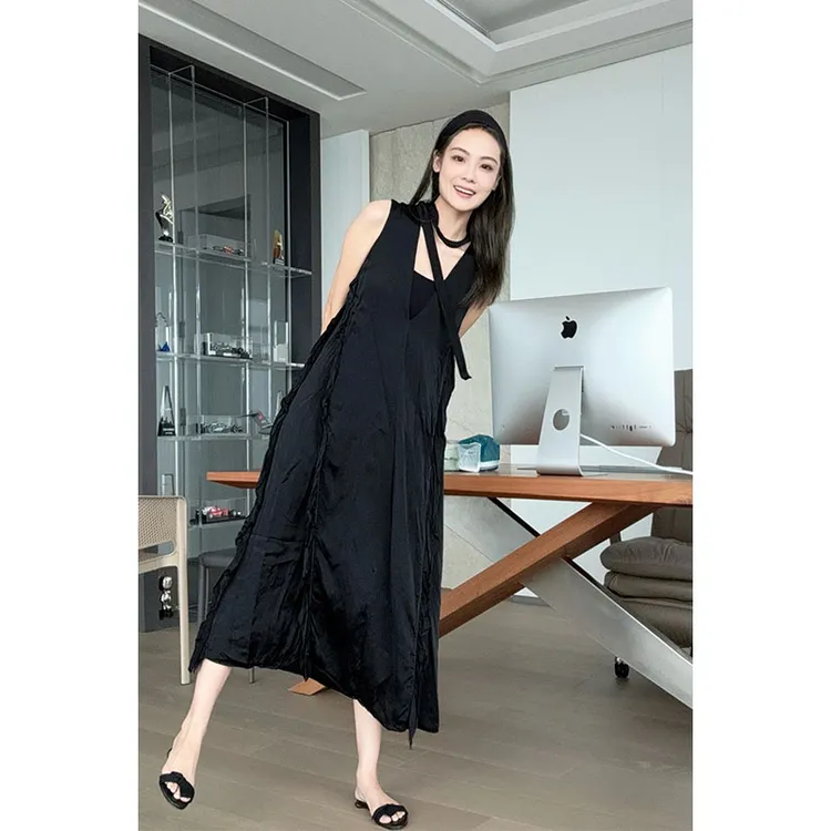 美洋MEIYANG 裙边连衣裙 深邃精英面料|V领荷叶边无袖长款小黑裙