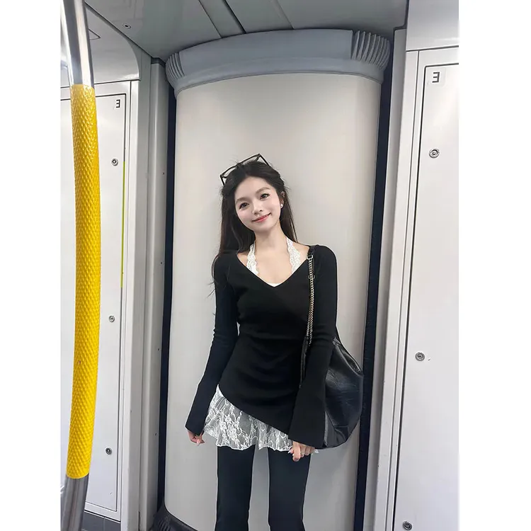 黑色薄款氛围感独特别致漂亮蕾丝挂脖上衣修身辣妹衫盐系两件套装