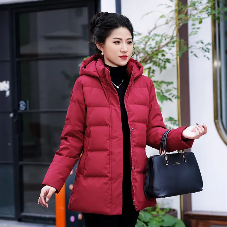 冬季高端妈妈装中长款羽绒服女士百搭洋气羽绒服红色高品质连帽款