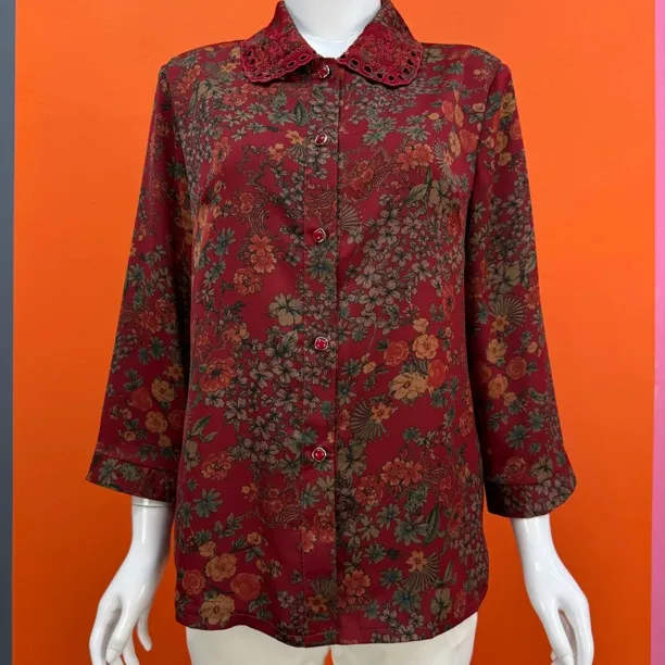 夏季衬衫女士新款镂空刺绣翻领开衫中老年妈妈短款七分袖上衣时尚