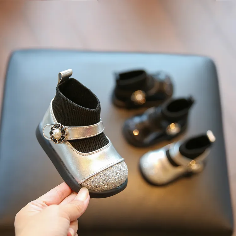 女宝宝鞋子秋冬软底防滑婴儿女小童靴子女宝小皮鞋短靴针织袜靴