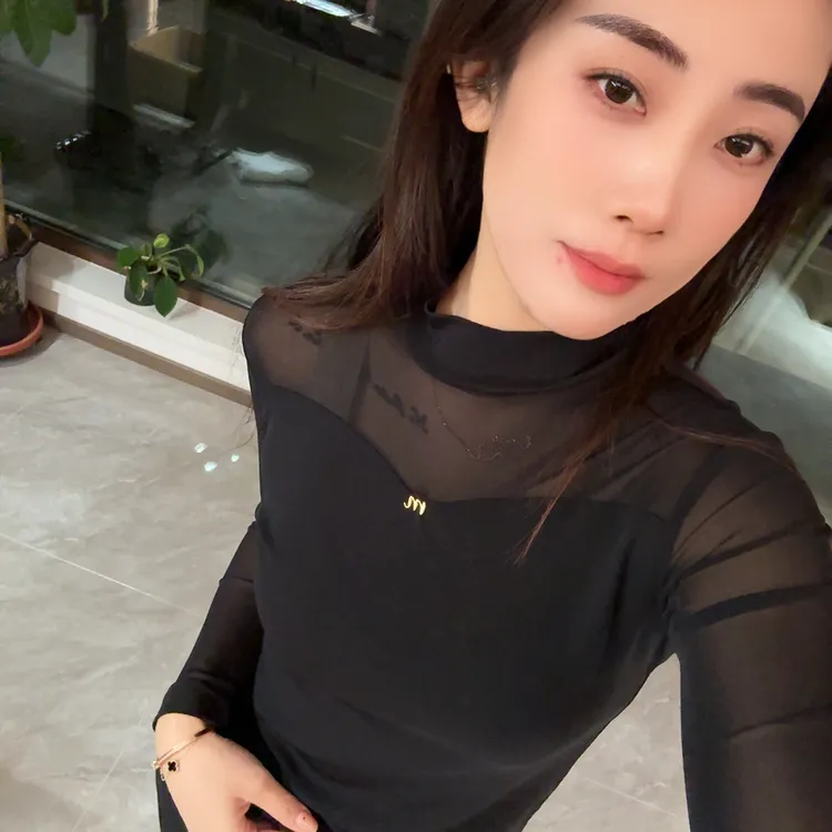  8323 简约百搭打底衫
