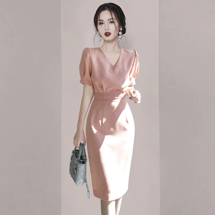 高级感轻奢粉色包臀连衣裙御姐小众别致女装设计师时尚ol通勤裙子