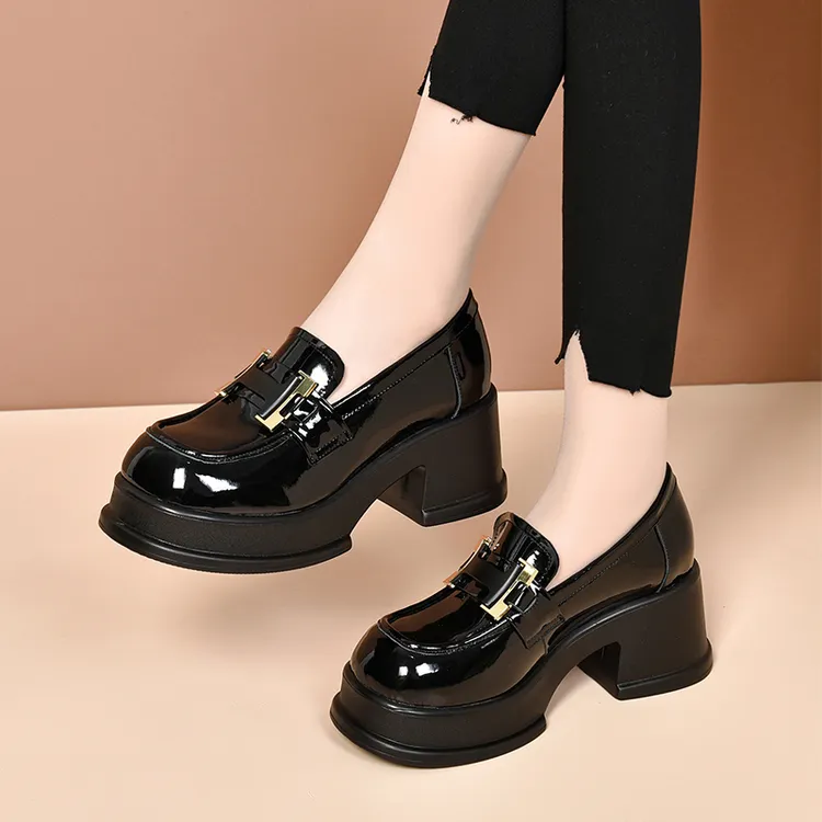 厚底圆头乐福鞋女亮皮单鞋2025春秋新款漆皮鞋子高跟英伦风小皮鞋