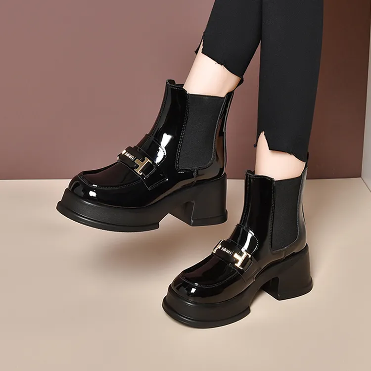 粗跟厚底漆皮切尔西靴2025秋冬新款加绒高跟短靴女英伦风马丁靴