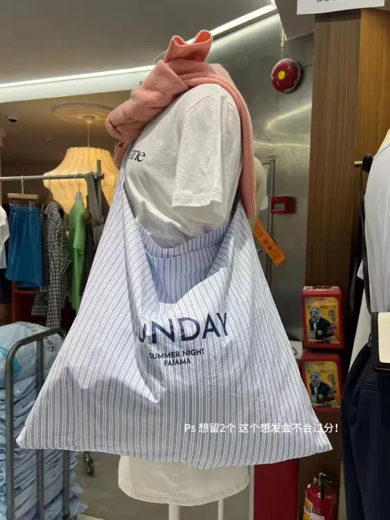 韩国推荐博主女包字母布包单肩大容量女包夏季托特慵懒风女包