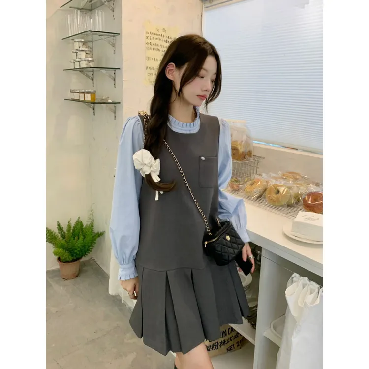 灰色无袖连衣裙女早秋小众设计感学院风显瘦百褶叠穿背心裙衬衫
