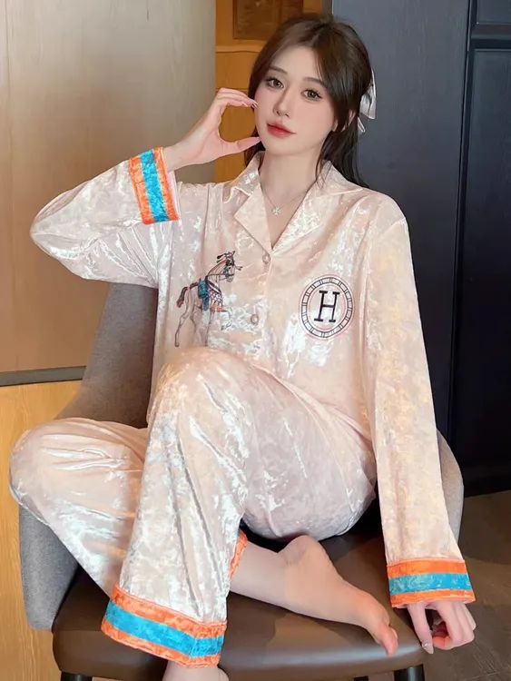 2024热卖款时尚家居服睡衣女金丝绒秋冬套装，找到编号拍下