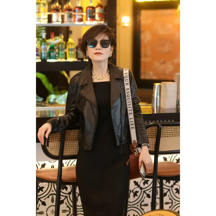 绵羊皮黑色经典显瘦气质短款时尚机车轻奢外套