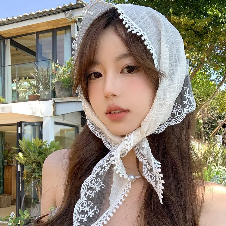 原创设计法式蕾丝三角巾花朵米色洋气复古发饰女白色时尚超仙少女