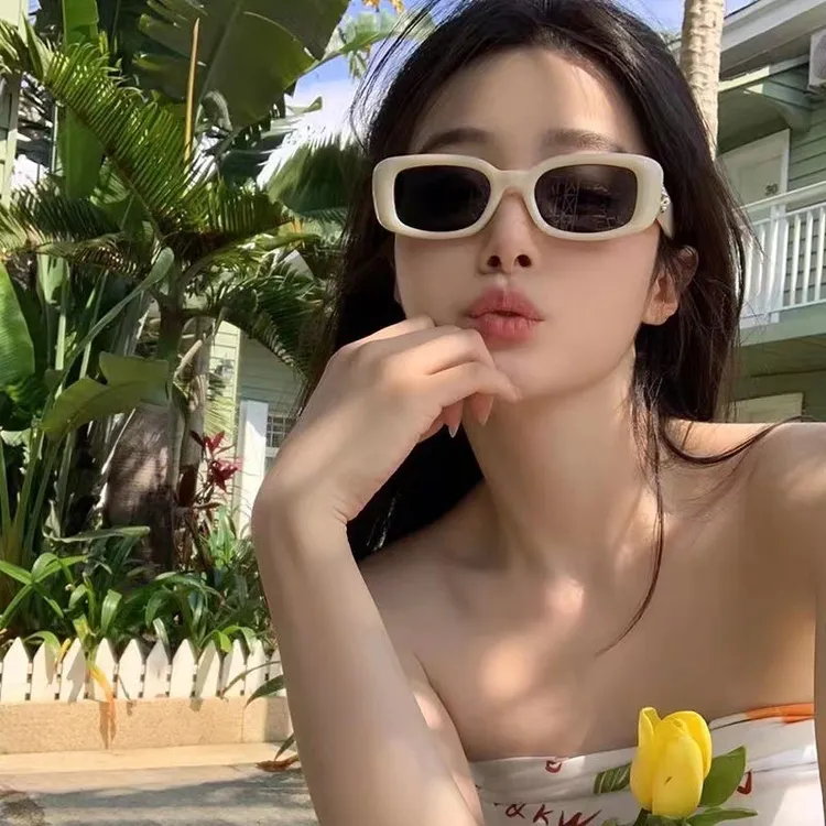 开车墨镜女小众高级感米白色小框防晒太阳眼镜防紫外线潮时尚街拍