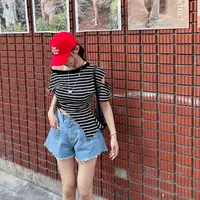 【YKL】夜的狂想曲黑白条纹设计拉肩不规则上衣/牛仔两口袋短裤