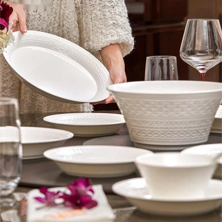 景德镇纯白浮雕高端套装碗盘碟家用轻奢北欧简约风礼盒装