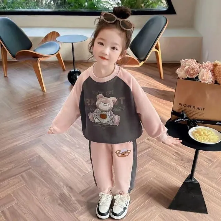 女孩韩版拼色小熊套装2025秋款新品女宝卡通洋气卫衣休闲裤两件套