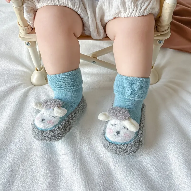 新生婴儿鞋袜0一1岁秋冬季软底加厚保暖8学步前宝宝不掉6-12个月3