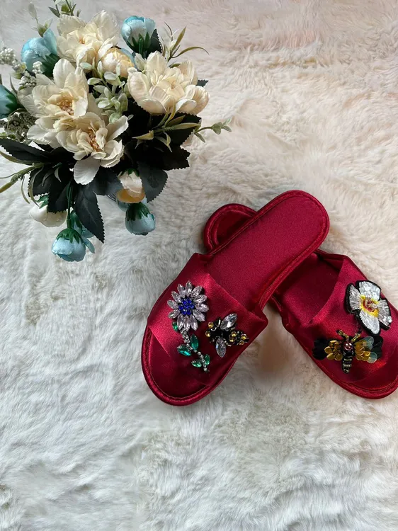 xarifa经典款彩钻居家室内缎面防滑牛筋底韩式拖鞋女