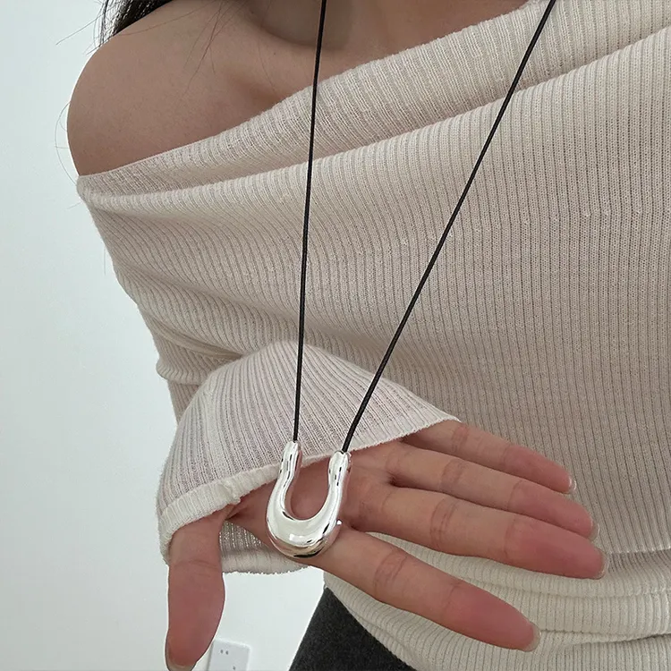 吊坠925银 马蹄U型皮绳项链女简约时髦个性长短自由调节毛衣链
