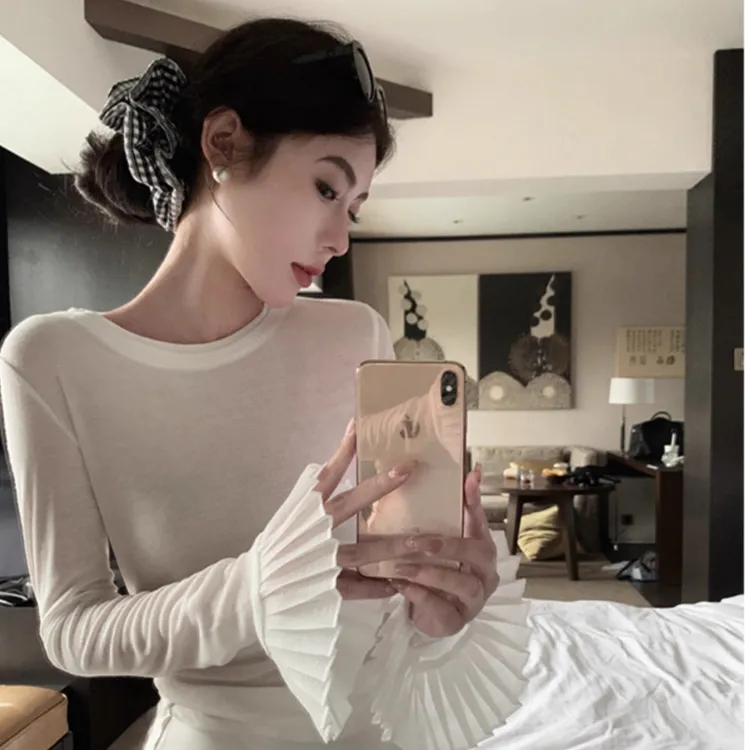 法式别致漂亮正肩圆领喇叭袖上衣女秋冬高级感皮草内搭打底衫T恤