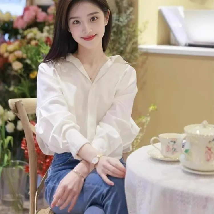 2025秋季新款女装成熟御姐风法式独特别致小上衣白色衬衫衬衣女款