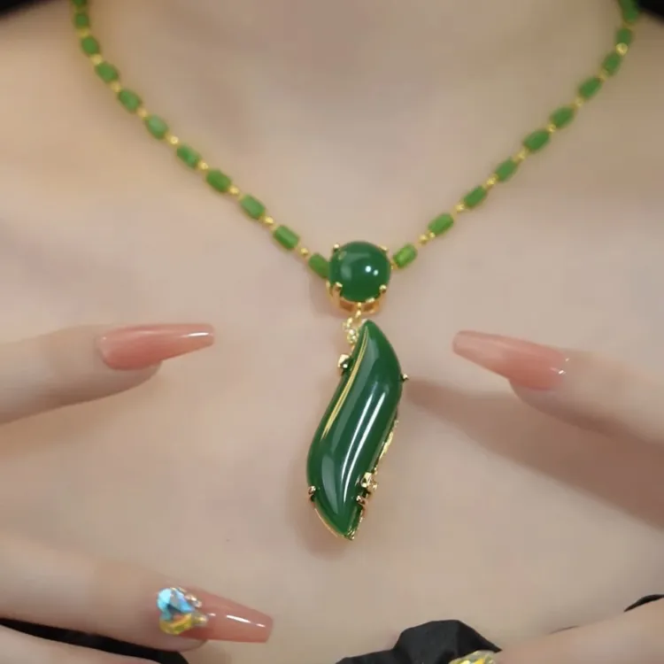 钛钢项链 新款美人腰气质项链轻奢饰品绿色项链控网红饰品锁骨链