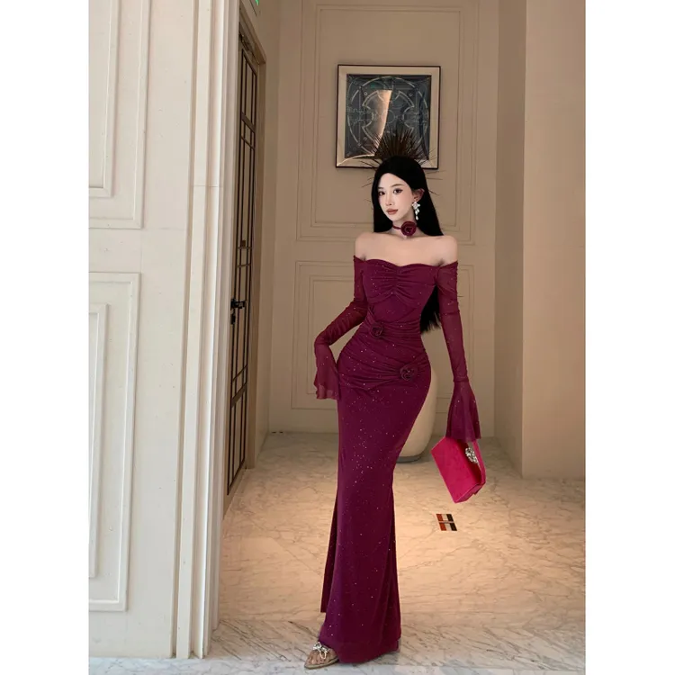 法式高级感复古一字肩礼服包臀裙纯欲性感秋款气质显瘦花朵连衣裙