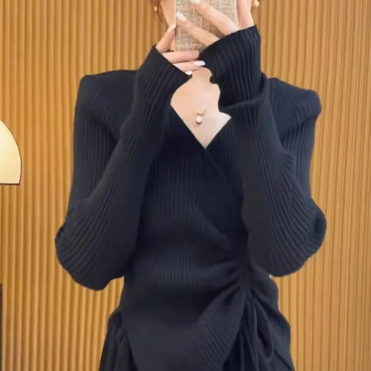 2025秋季新款气质短款V领不规则交叉修身长袖打底针织衫上衣女装