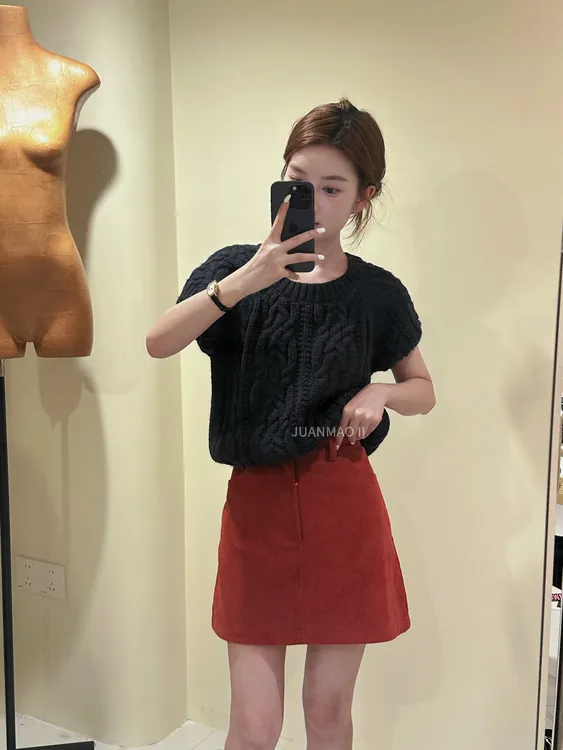 【记忆】韩系百搭复古红色灯芯绒高腰A字半身裙女2024显瘦包臀短裙