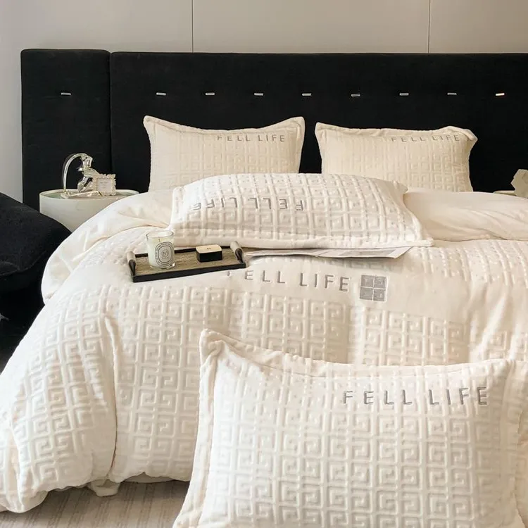 A类230G全消光牛奶绒刺绣四件套纯色立体雕花三件套绣花入冬神器