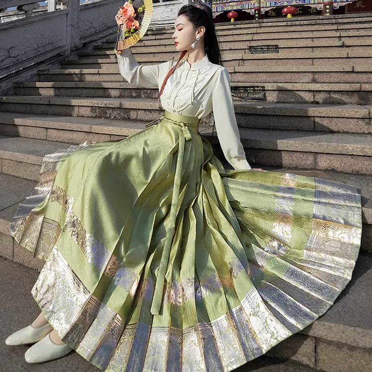 2025春季新中式复古盘扣立领改良汉服上衣国潮气质织金马面裙套装