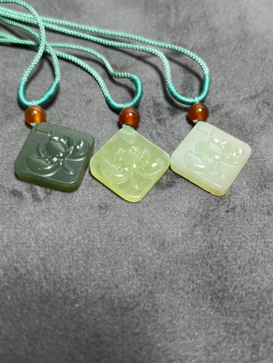 和田玉荷花牌（颜色随机）