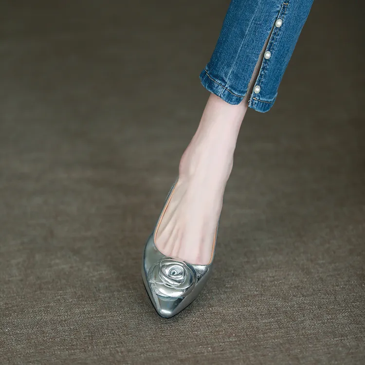 高级感包头花朵凉鞋女鞋复古百搭上班不累脚女皮鞋简单大方时尚款