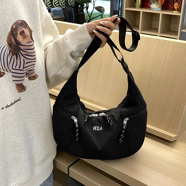 韩版简约牛角包包女小众轻便大容量单肩斜挎包运动包饺子包通勤包