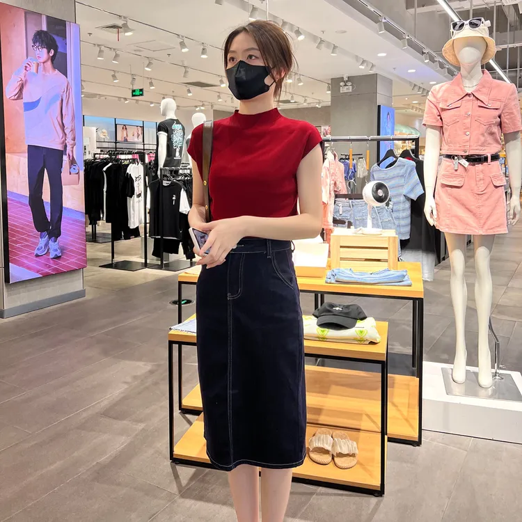 夏季薄款冰丝短袖T恤女港风上衣2025新款时尚红色气质半袖针织衫