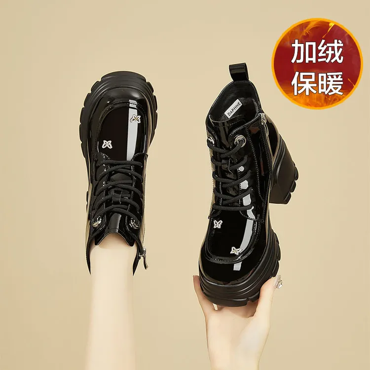 达芙妮短靴女秋季新款英伦风高跟时尚漆皮厚底马丁靴百搭增高靴子