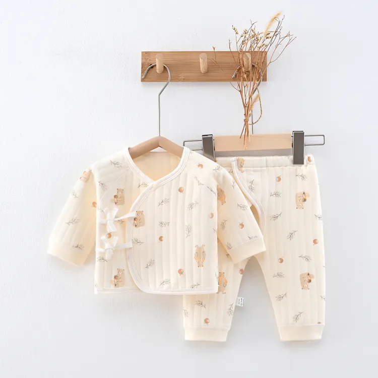 婴儿衣服长袖秋冬三层保暖宝宝套装0-6个月纯棉打底A类婴儿内衣