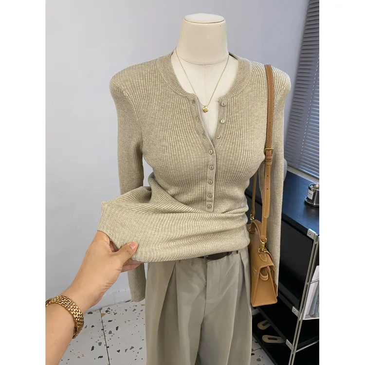 欧货半开领纽扣针织毛衣女春季2025修身正肩上衣肌理感内搭打底衫