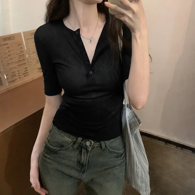 正肩V领短款T恤女夏季2025新款高级感修身显瘦辣妹五分袖薄款上衣