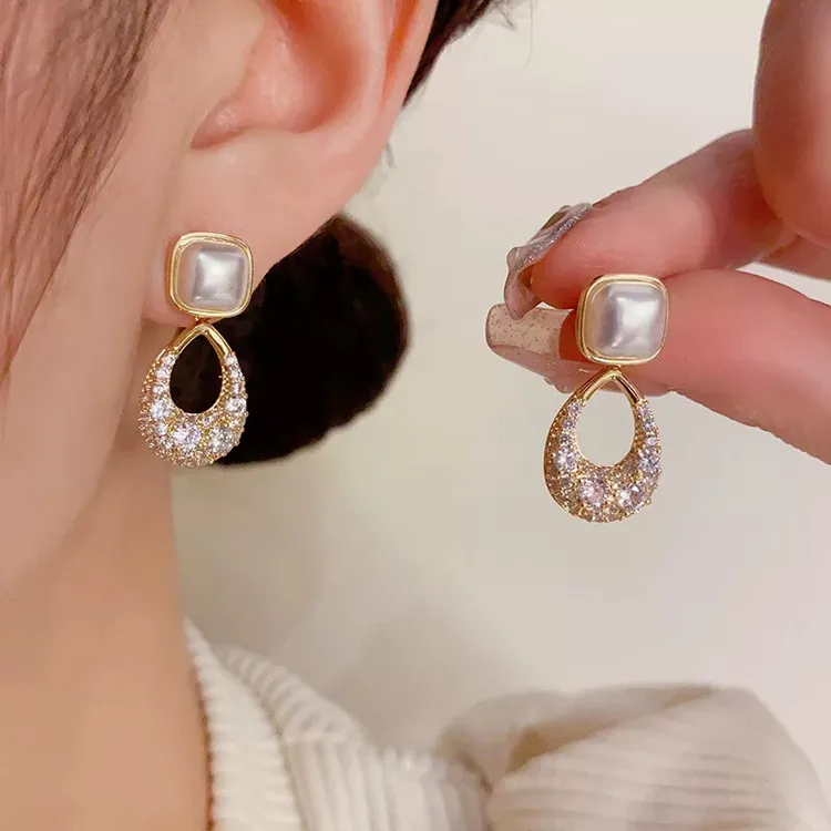 铜合金耳饰 满钻简约水滴轻奢耳环秋冬耳夹无耳洞气质小众耳饰女
